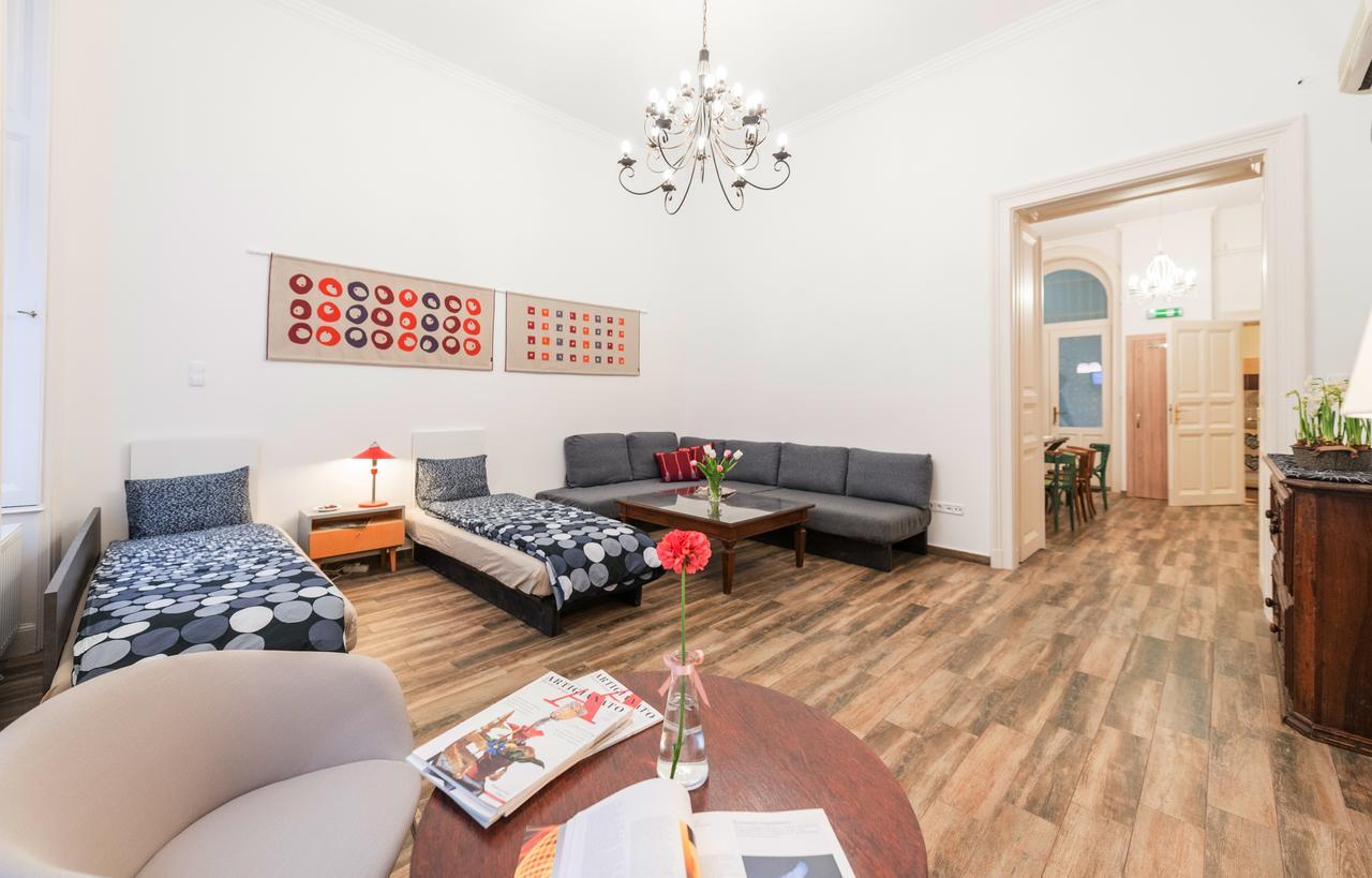 Family And Friends Apartment ブダペスト エクステリア 写真